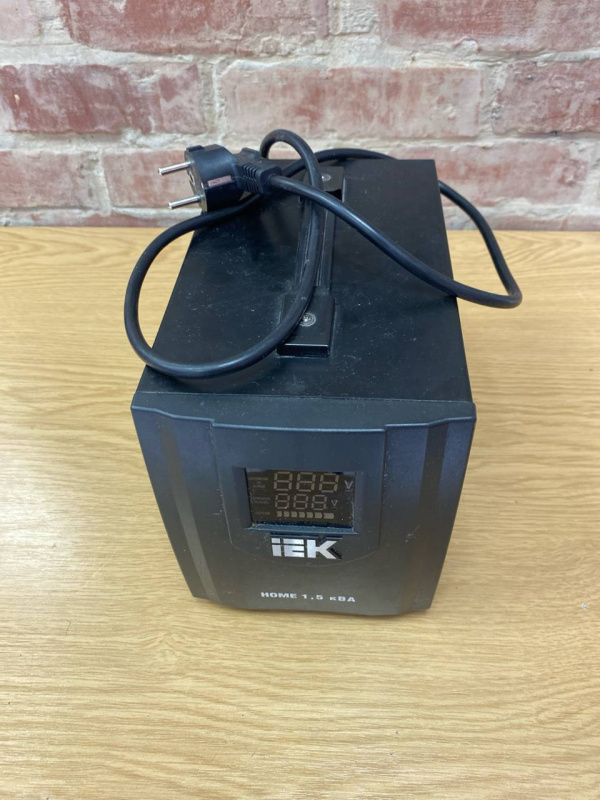 Стабилизатор напряжения стабилизатор напряжения  IEK 1.5 кВт