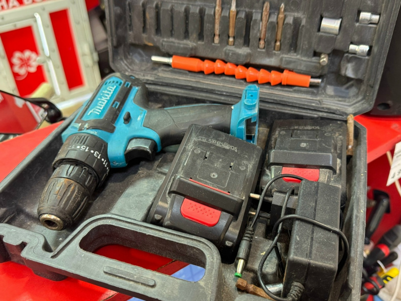 Шуруповерт Makita Не указана