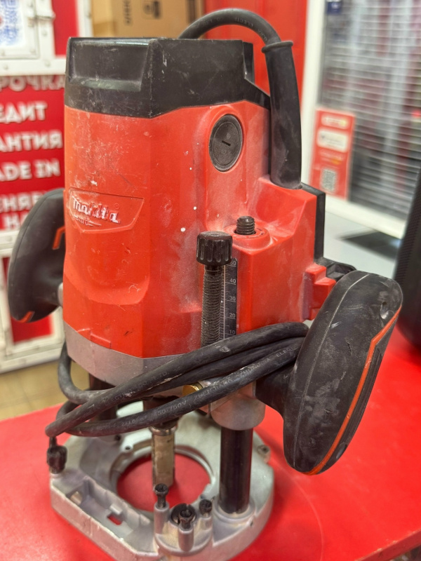 Фрезер Makita M3602