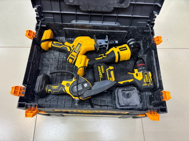 Набор электроинструмента Dewalt 11 в 1