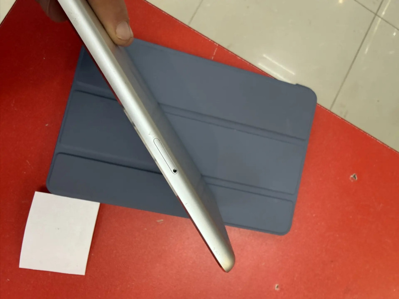 Планшет Apple iPad (1-го поколения) (2010)