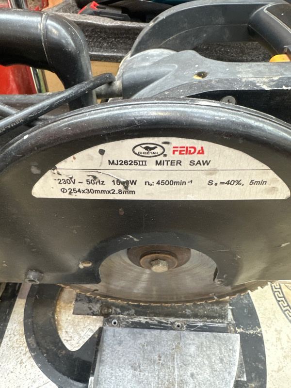 Торцовочная пила Feida MJ2625