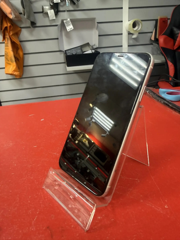 Мобильный телефон Apple iPhone 11