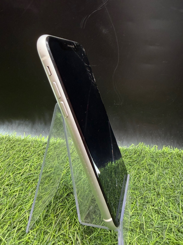 Мобильный телефон Apple iPhone XR