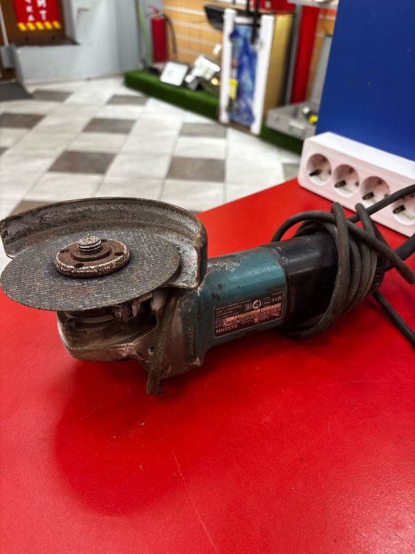 Болгарка Makita 9555 HN