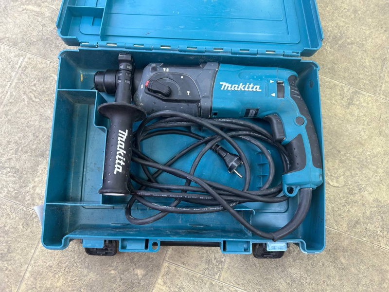 Перфоратор Makita HR 2470