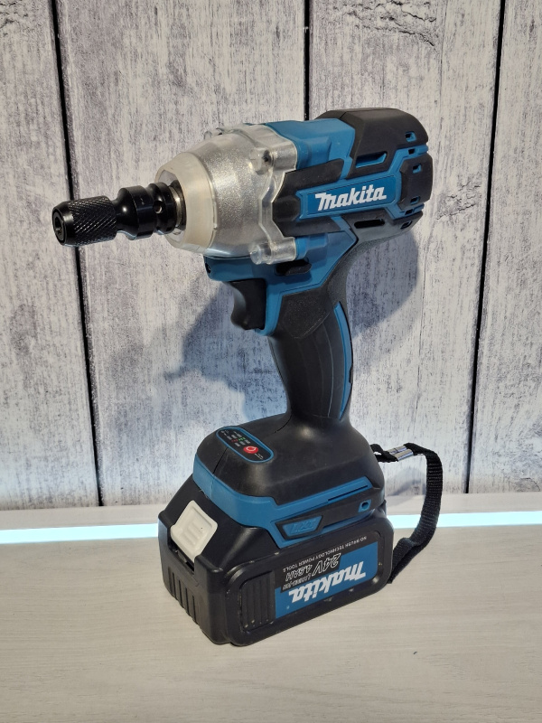 Гайковерт Makita 1